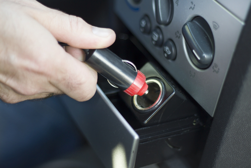 Schakelplus van nieuwe autoradio aanleggen
