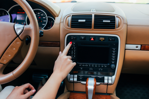 Uitbreiding Uluru elkaar HiFi-systeem in de auto installeren – Concertzaal of techno-tempel? Zo  wordt de auto een audio-paradijs!