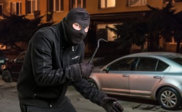 Auto-alarmsysteem inbouwen – autodiefstal en onderdelendiefstal verhinderen! Auto-alarmsysteem inbouwen – autodiefstal en onderdelendiefstal verhinderen!