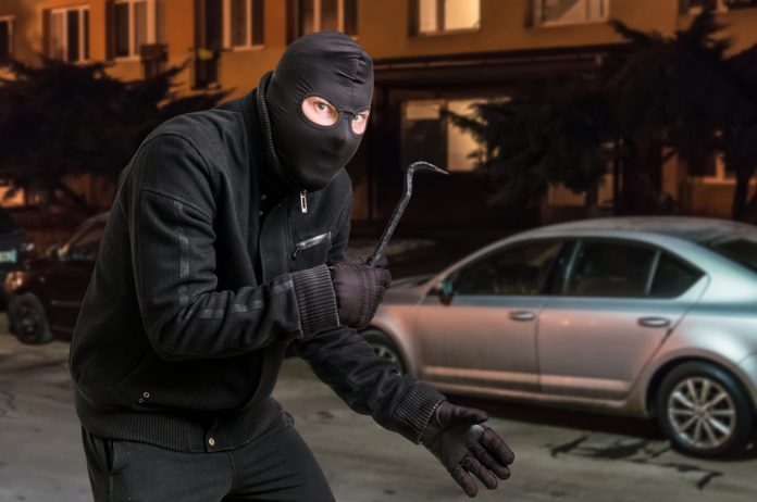 Auto-alarmsysteem inbouwen – autodiefstal en onderdelendiefstal verhinderen!