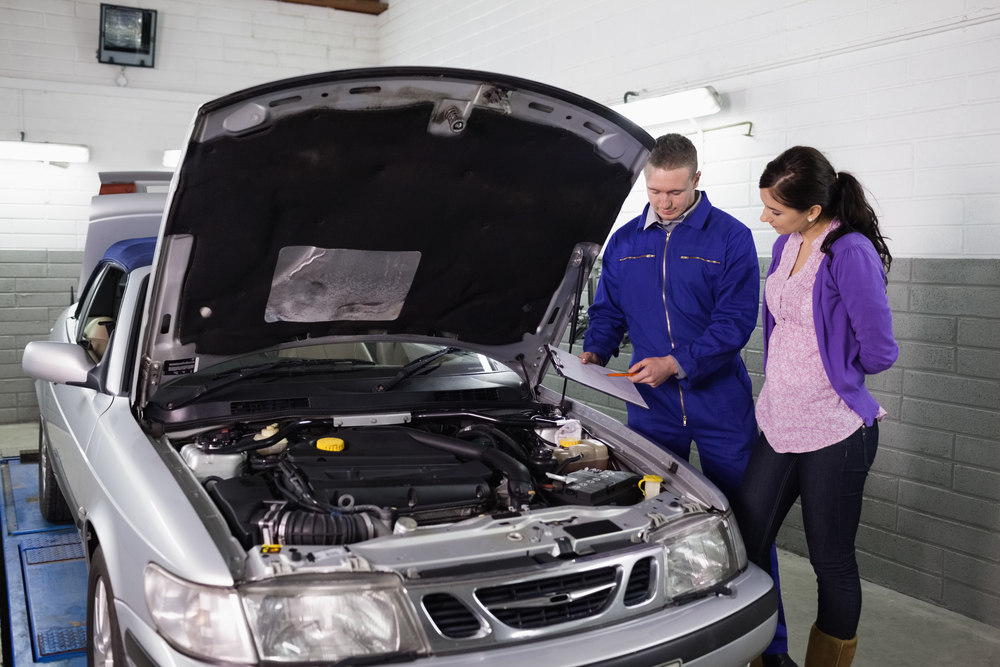 Vóór de inspectie in de autogarages
