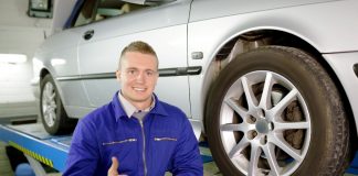 Wanneer de auto slingert – zo vervangt u schokdempers en veren!