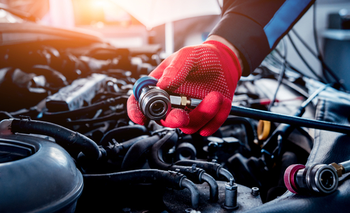 Condensatie vlekken onder de auto
