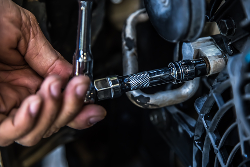 koudemiddel vlekken onder de auto