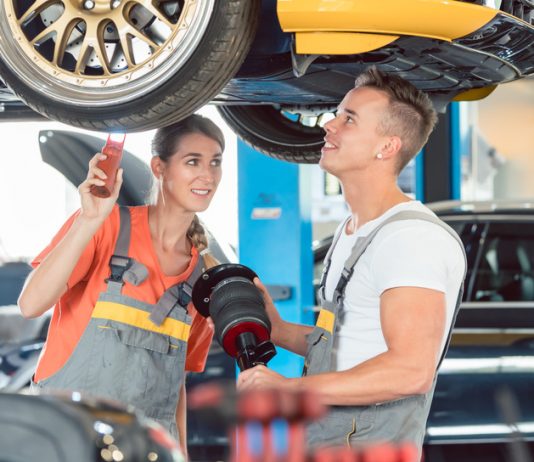 Let op alarmsignalen – vlekken onder de auto
