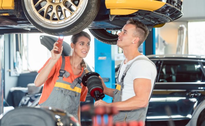 Let op alarmsignalen – vlekken onder de auto