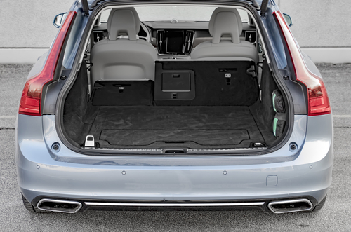 Het interieur van de auto opruimen