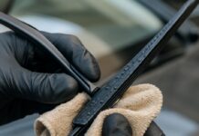 Hoe ruitenwissers schoonmaken: stapsgewijze instructie