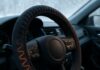 Verwarmde stuurhoes voor in de auto: waar is hij voor